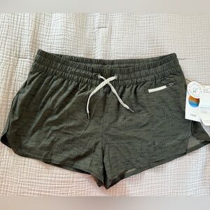 NWT Vuori Clementine Short 2.0, 2.5”